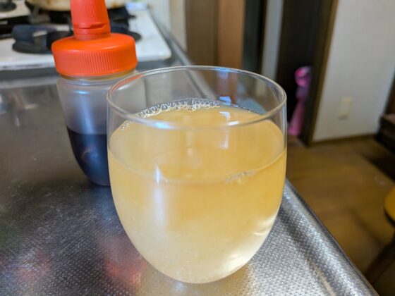 ホエイの炭酸割りに樺茶エキスちょい足し